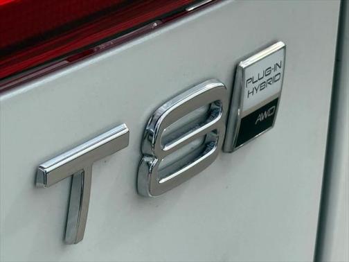 2025 Volvo XC60 Plug-In Hybrid T8 Plus