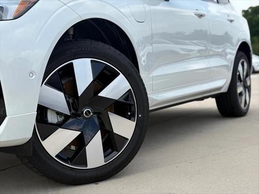 2025 Volvo XC60 Plug-In Hybrid T8 Plus
