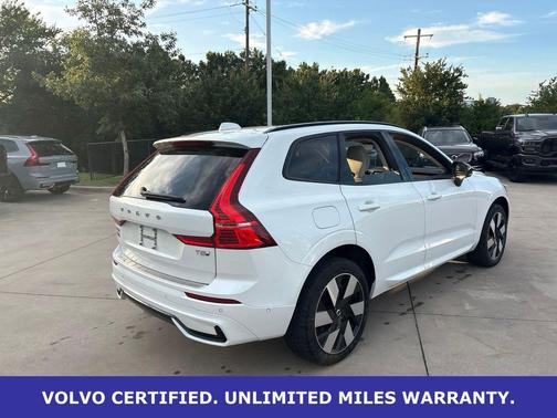 Crystal White 2025 Volvo XC60 Plug-In Hybrid T8 Plus