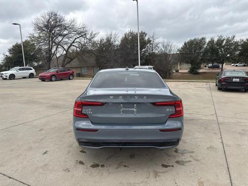 2024 Volvo S60 B5 Plus Dark Theme