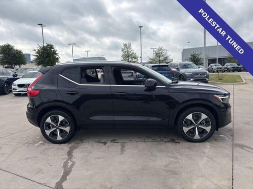 Onyx Black Metallic 2023 Volvo XC40 B5 Plus Bright Theme