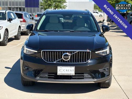Onyx Black Metallic 2023 Volvo XC40 B5 Plus Bright Theme