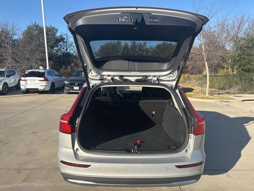 2025 Volvo V60 Cross Country B5 Plus