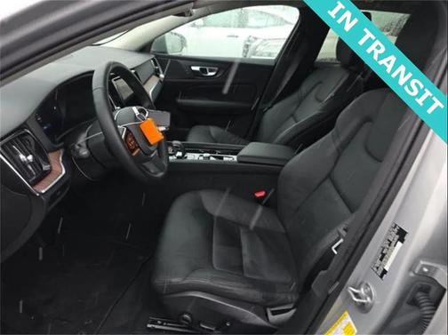 2025 Volvo V60 Cross Country B5 Plus