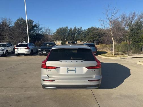 2025 Volvo V60 Cross Country B5 Plus