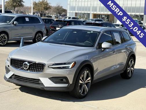 2025 Volvo V60 Cross Country B5 Plus