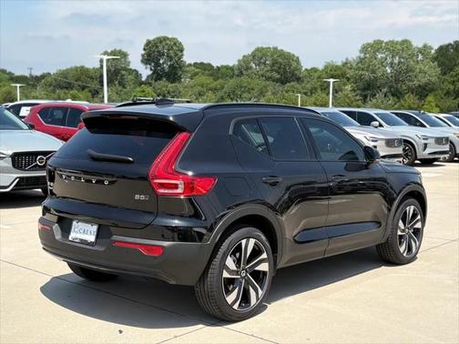2025 Volvo XC40 B5 Plus Dark Theme