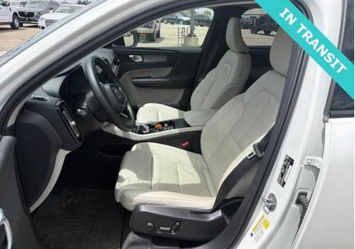 Crystal White 2023 Volvo XC40 B5 Plus Dark Theme