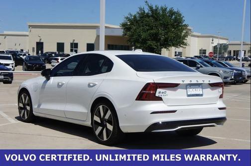 2024 Volvo S60 Recharge Plug-In Hybrid T8 Plus Dark Theme