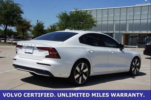 2024 Volvo S60 Recharge Plug-In Hybrid T8 Plus Dark Theme