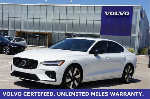 2024 Volvo S60 Recharge Plug-In Hybrid T8 Plus Dark Theme