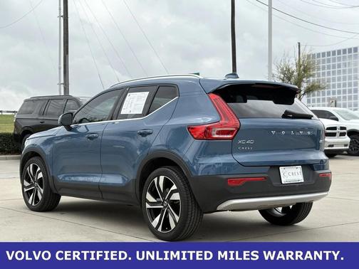 2023 Volvo XC40 B5 Plus Bright Theme