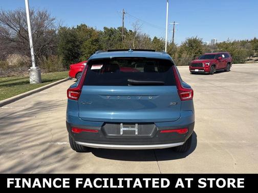 2023 Volvo XC40 B5 Plus Bright Theme