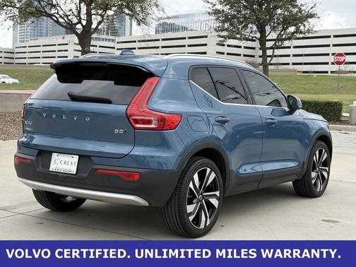 2023 Volvo XC40 B5 Plus Bright Theme