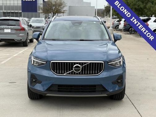 2023 Volvo XC40 B5 Plus Bright Theme