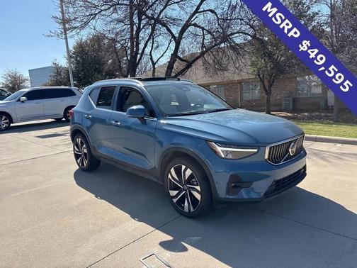 2023 Volvo XC40 B5 Plus Bright Theme