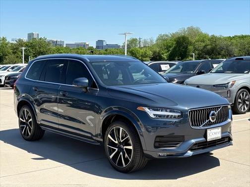 2022 Volvo XC90 T6 Momentum