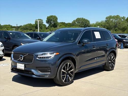 2022 Volvo XC90 T6 Momentum