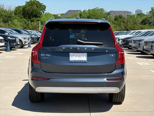2022 Volvo XC90 T6 Momentum