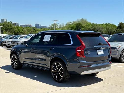2022 Volvo XC90 T6 Momentum