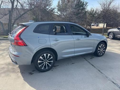 2025 Volvo XC60 B5 AWD