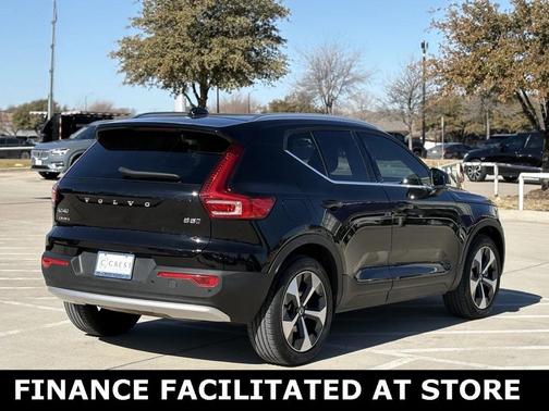 2025 Volvo XC40 B5 Plus Bright Theme