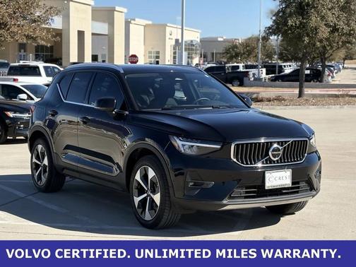 2025 Volvo XC40 B5 Plus Bright Theme