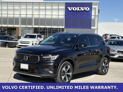 2025 Volvo XC40 B5 Plus Bright Theme