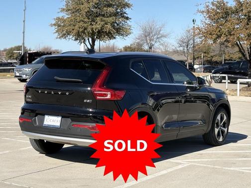 2025 Volvo XC40 B5 Plus Bright Theme