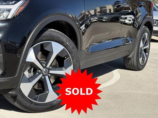 2025 Volvo XC40 B5 Plus Bright Theme