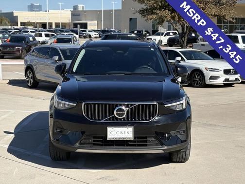 2025 Volvo XC40 B5 Plus Bright Theme