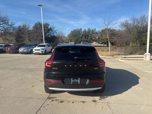 2025 Volvo XC40 B5 Plus Bright Theme