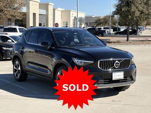 2025 Volvo XC40 B5 Plus Bright Theme