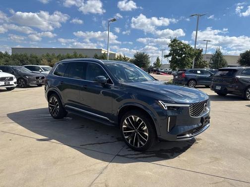 2025 Volvo XC90 B6 Plus 7-Seater