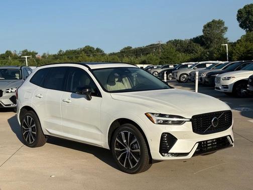 2025 Volvo XC60 B5 Plus