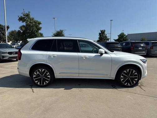 2025 Volvo XC90 B6 Plus 7-Seater