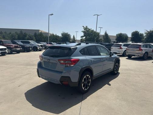Vapour Gray 2025 Volvo XC40 B5 AWD