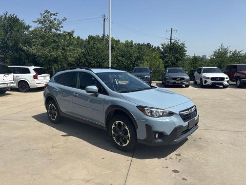 Vapour Gray 2025 Volvo XC40 B5 AWD