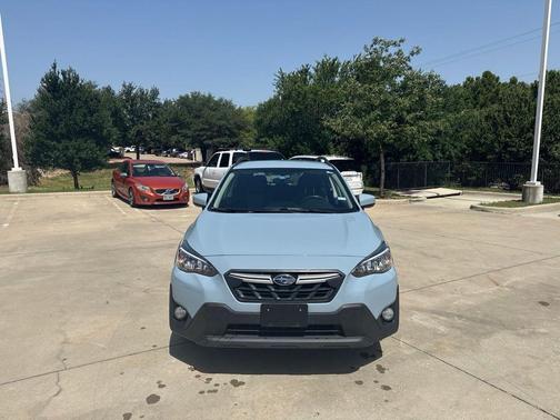 Vapour Gray 2025 Volvo XC40 B5 AWD
