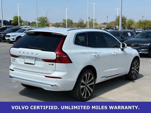 2023 Volvo XC60 B5 Ultimate Bright Theme