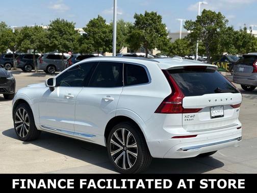Crystal White Metallic 2023 Volvo XC60 B5 Ultimate Bright Theme
