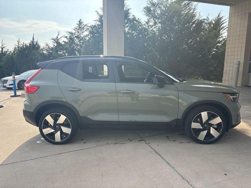 Sage Green Metallic 2023 Volvo XC40 Recharge Pure Electric Ultimate