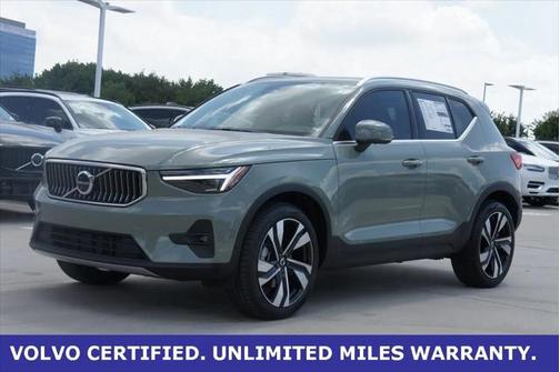2025 Volvo XC40 B5 Plus Bright Theme