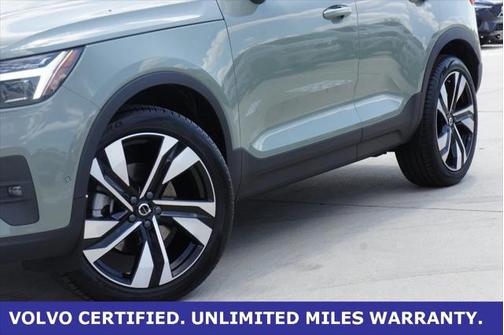 2025 Volvo XC40 B5 Plus Bright Theme