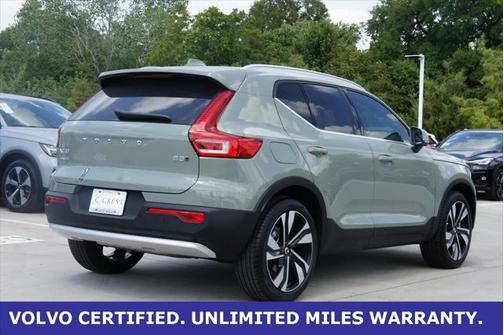 2025 Volvo XC40 B5 Plus Bright Theme