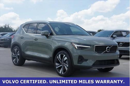 2025 Volvo XC40 B5 Plus Bright Theme