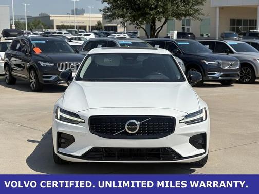 2024 Volvo S60 B5 Core Dark Theme