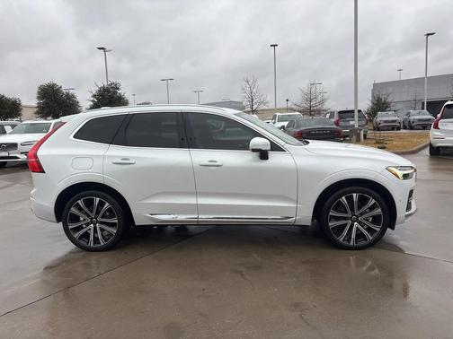 2023 Volvo XC60 B5 Ultimate Bright Theme
