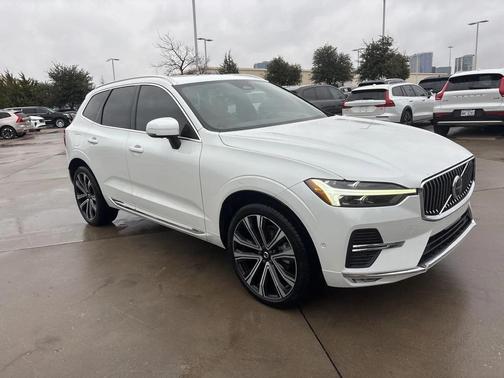 2023 Volvo XC60 B5 Ultimate Bright Theme