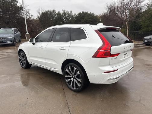2023 Volvo XC60 B5 Ultimate Bright Theme